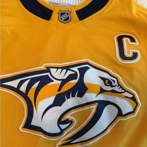 Men’s Nashville Predators Roman Josi Jersey - Picture 2 of 4